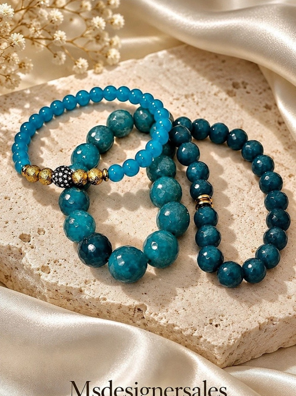 Beaded Bracelet Set in Blue Like New 245
